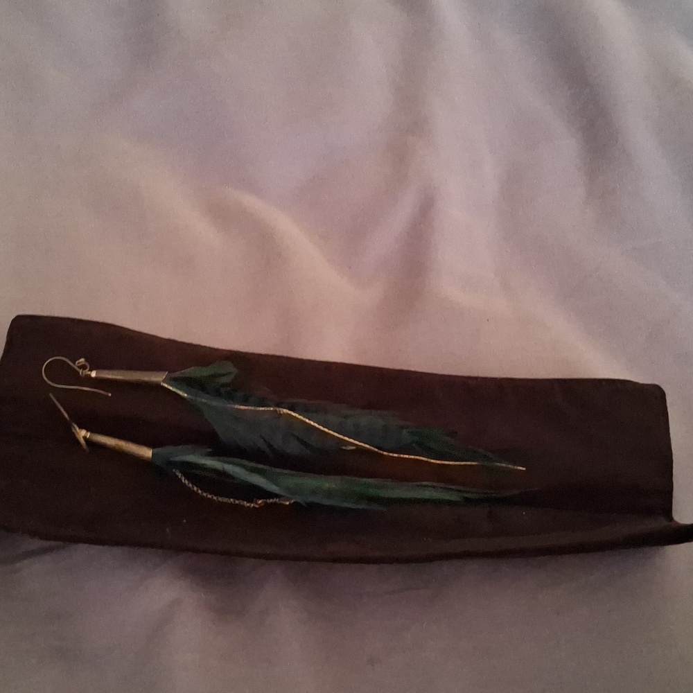 Elegant Vintage Feather Drop Earrings - Picture 7 of 7